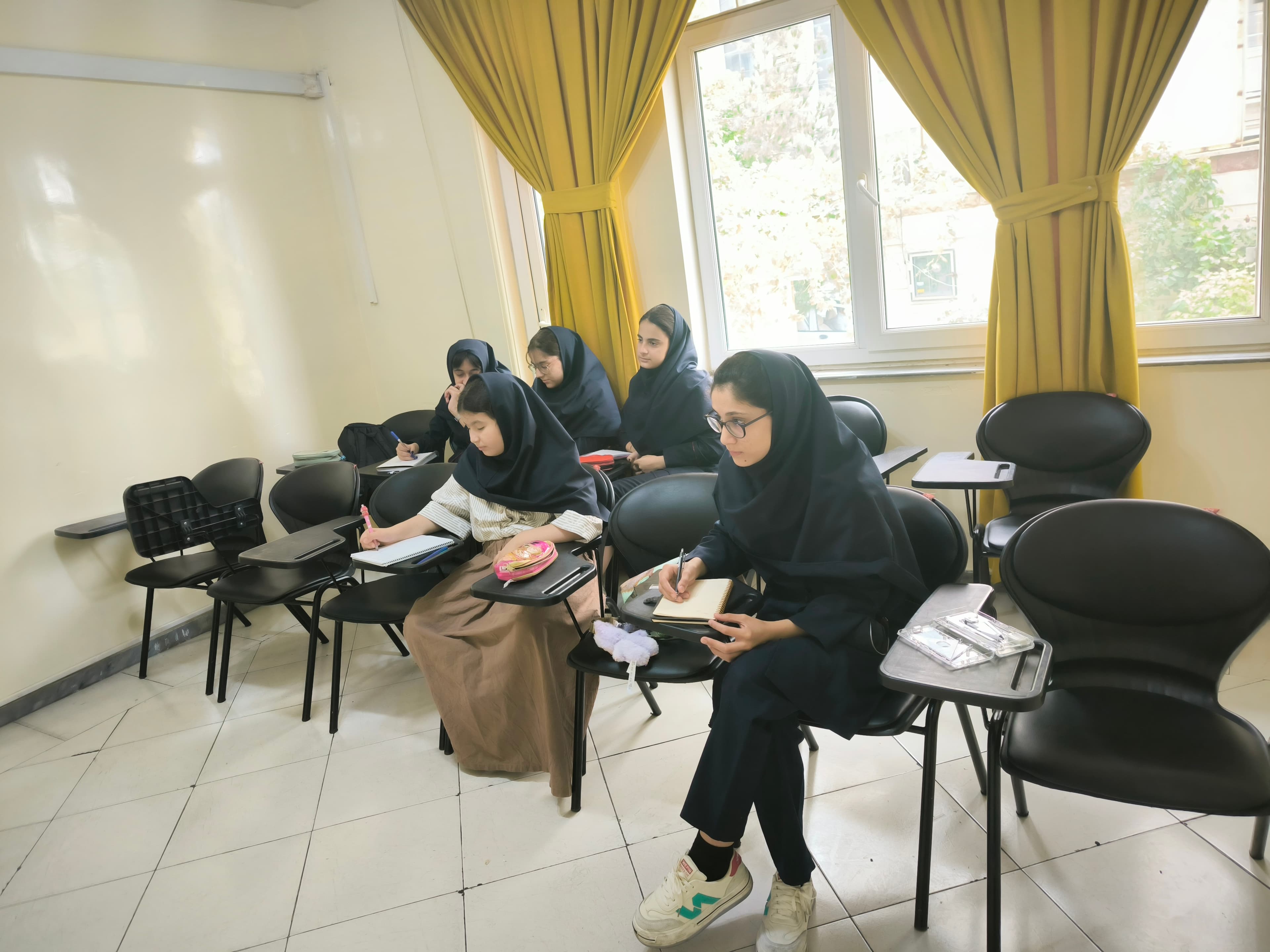 مجموعه متوسطه اول شایستگان علم